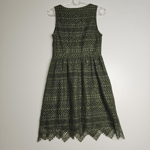 BANANA Republic Women's Lace Fit & Flare Dress V-Neck Sleeveless Pockets  sz 4 - Picture 14 of 15